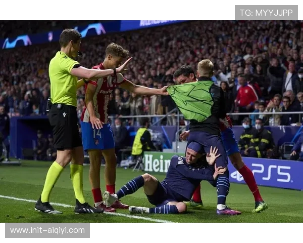 战术复盘：曼城0-2曼联，B费姆贝乌莫专攻罗德里身后区域